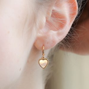 Boucles d’oreilles petits cœurs en nacre
